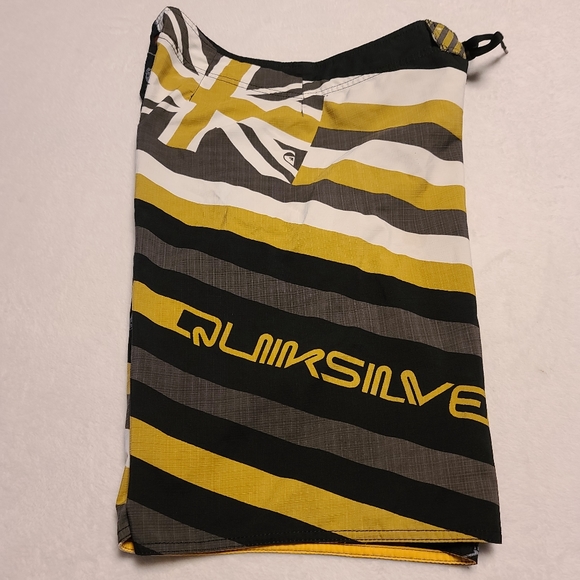 QUIKSILVER BOARD SHORTS LIKE NEW - Picture 7 of 8